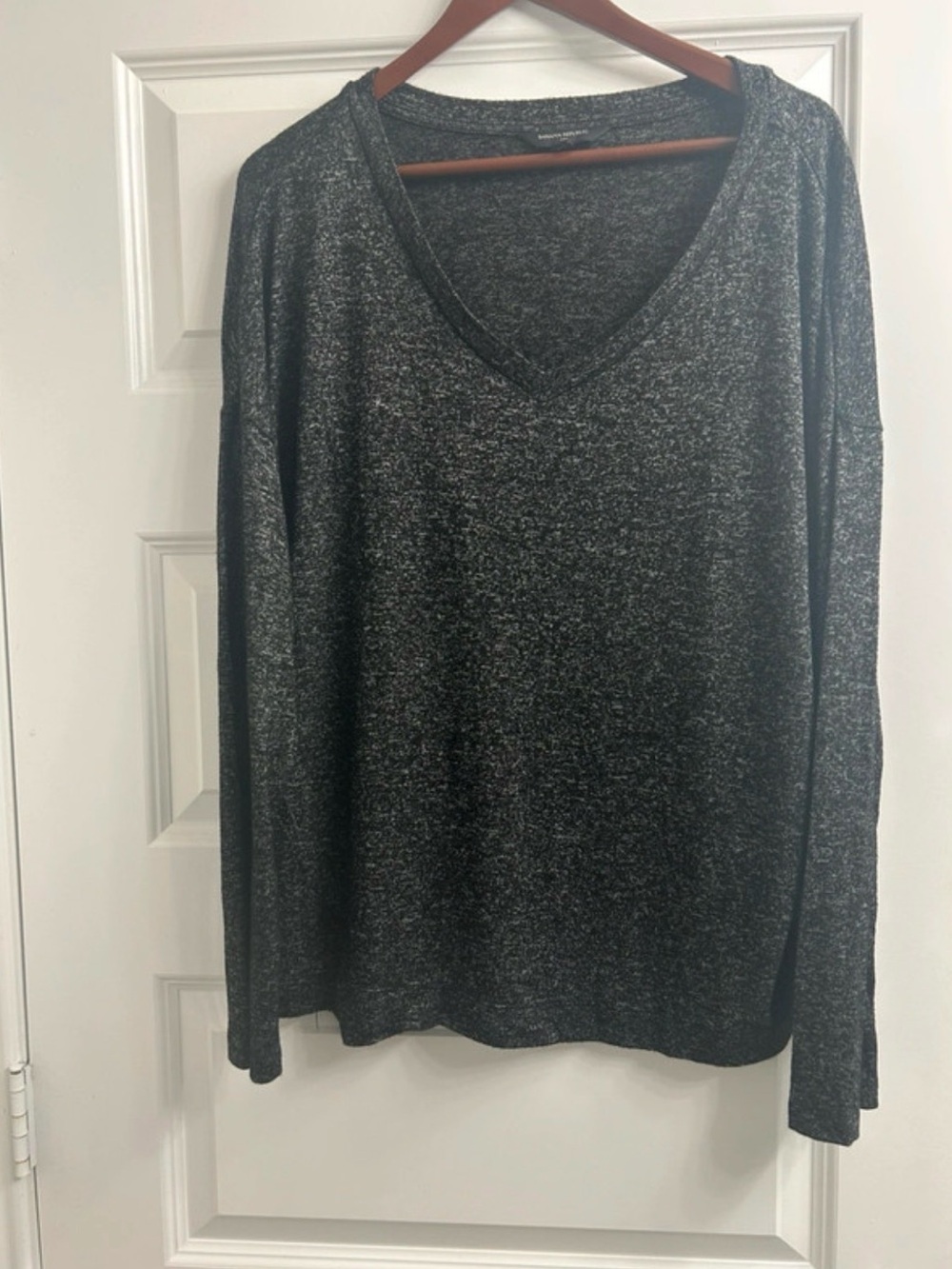 Banana Republic Women’s V-Neck long-sleeve in Charcoal Heather